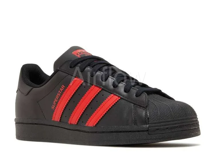 ADIDAS SUPERSTAR 'CORE BLACK VIVID RED' — vista 2