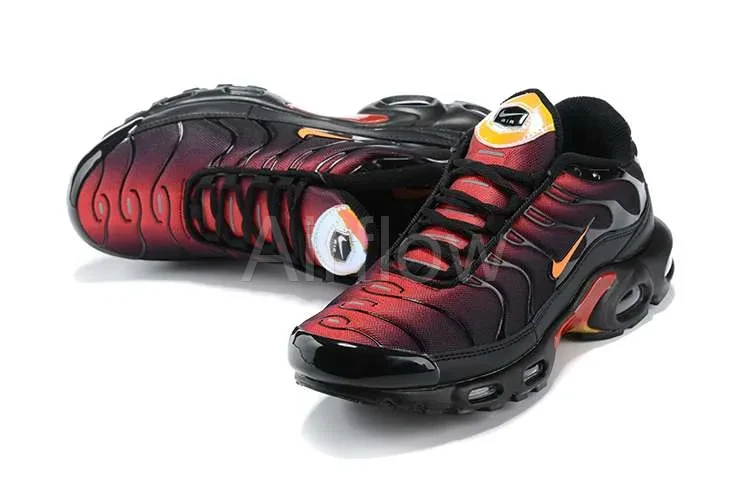 AIR MAX PLUS TN 'BLACK GRADIENT RED' — vista 2