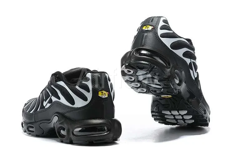 AIR MAX PLUS TN 'BLACK METALLIC' 4