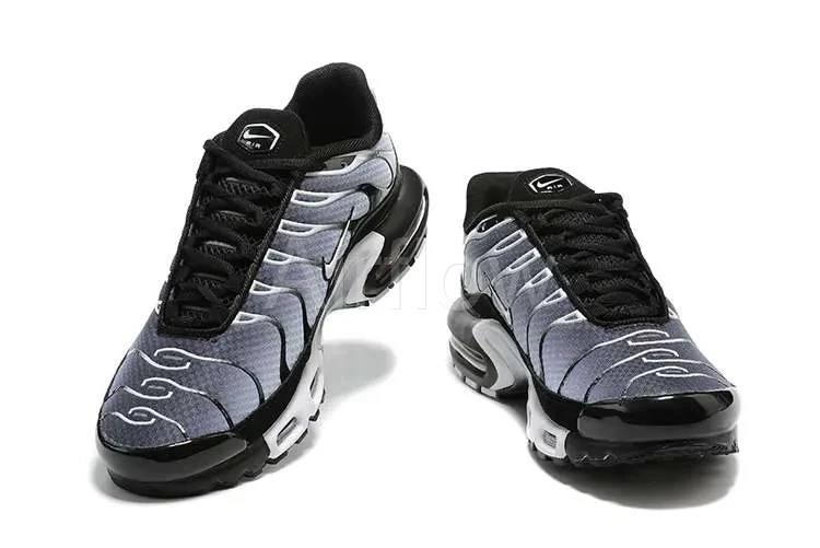 AIR MAX PLUS TN 'BLACK SILVER WHITE' — vista 2