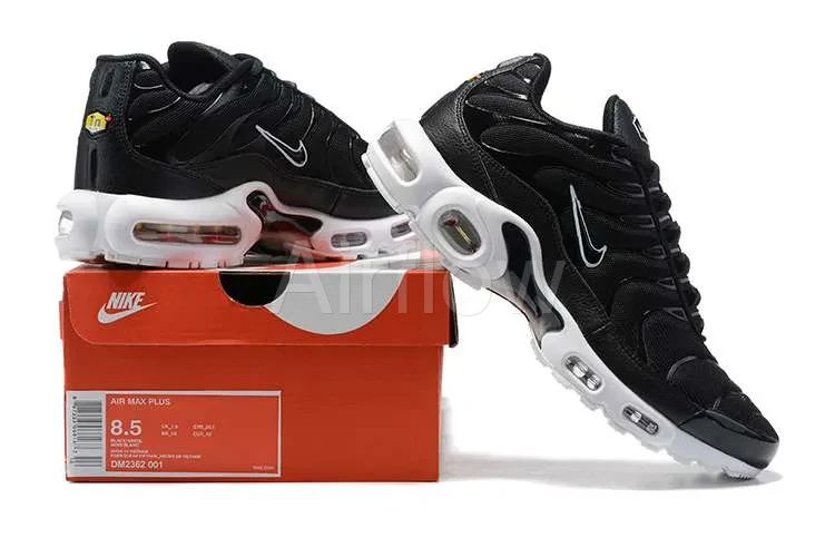 AIR MAX PLUS TN 'BLACK WHITE' — vista 2