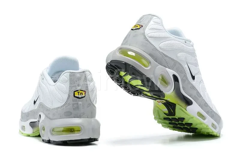 AIR MAX PLUS TN 'PLATINIUM GREY REFLECTIVE LOGOS' 4