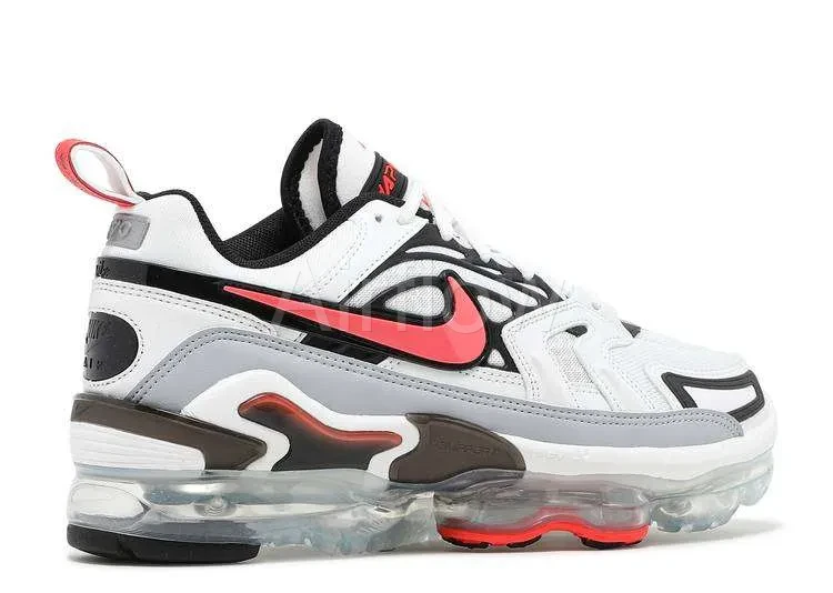 AIR VAPORMAX EVO 'SUMMIT WHITE BRIGHT CRIMSON' 3