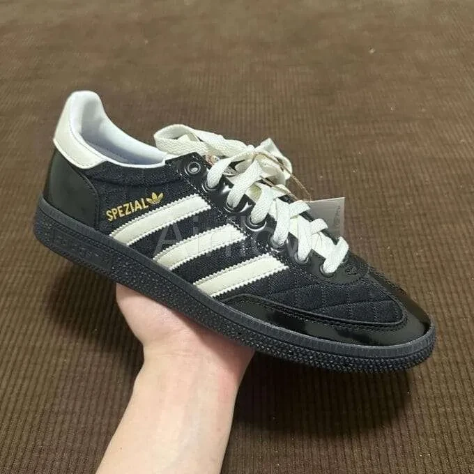 Handball Spezial "Core Black White" 3