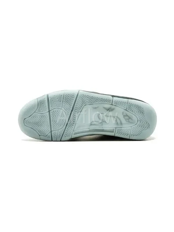 Jordan retro 4 x Kaws negras 5