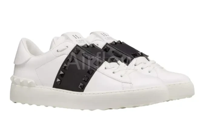 Rockstud calfskin sneakers 3