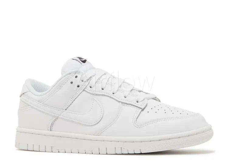 SB DUNK LOW 'TRIPLE WHITE' — vista 2