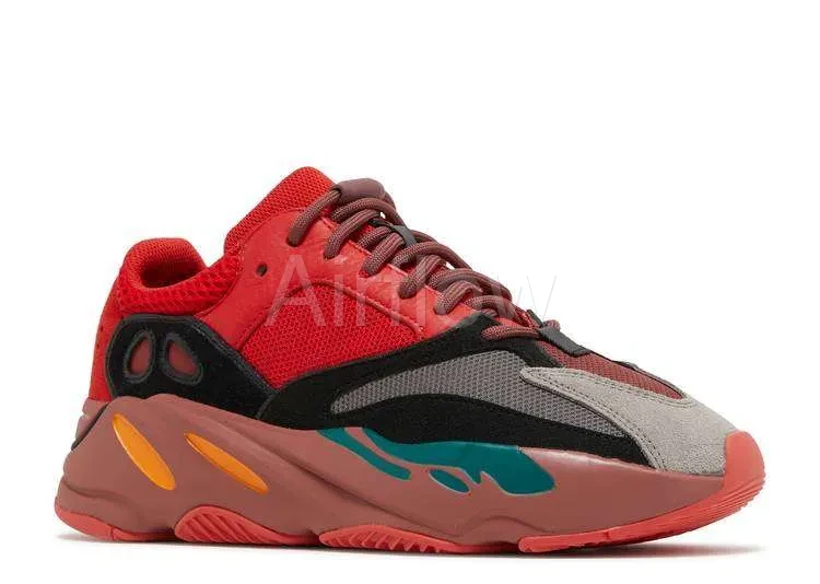YEEZY BOOST 700 'HI-RES RED' — vista 2
