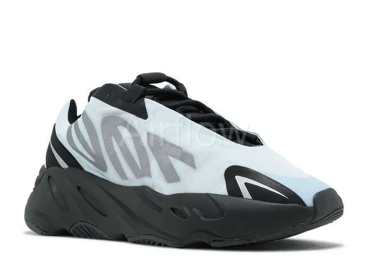 YEEZY BOOST 700 MNVN 'BLUE TINT' — vista 2