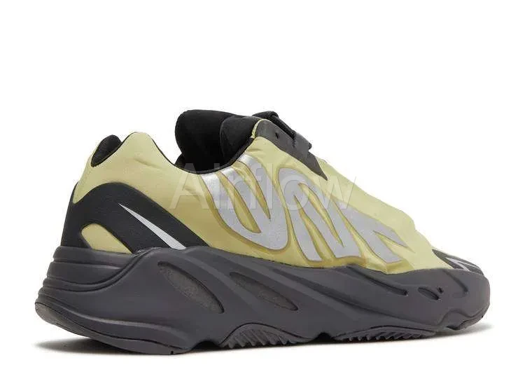 YEEZY BOOST 700 MNVN 'RESIN' 3