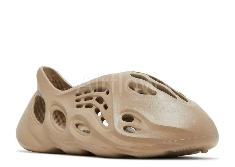 YEEZY FOAM RUNNER 'MIST' — vista 2