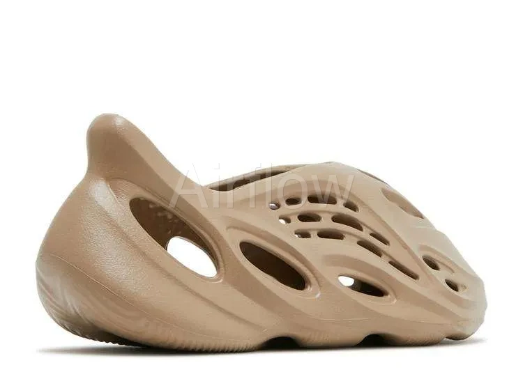 YEEZY FOAM RUNNER 'MIST' 3