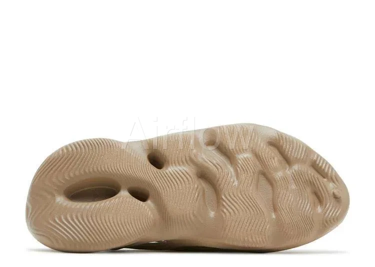 YEEZY FOAM RUNNER 'MIST' 4